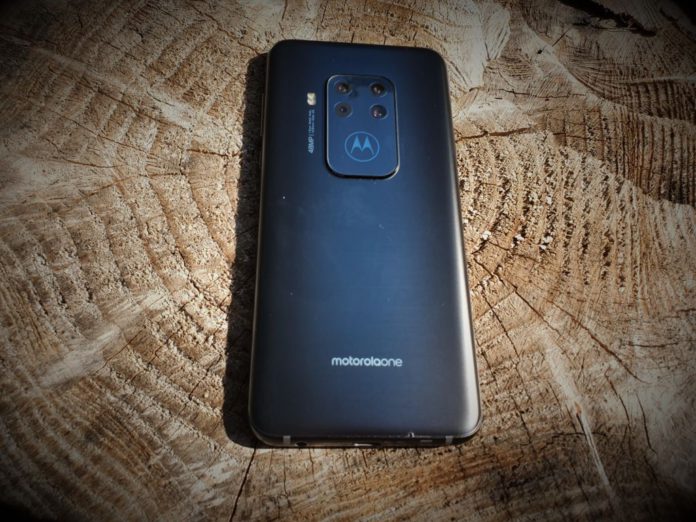 motorola one ZOOM