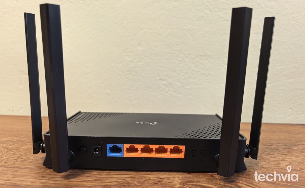 Dvojpásmový Wi-Fi 7 router TP-Link BE3600 Archer BE220